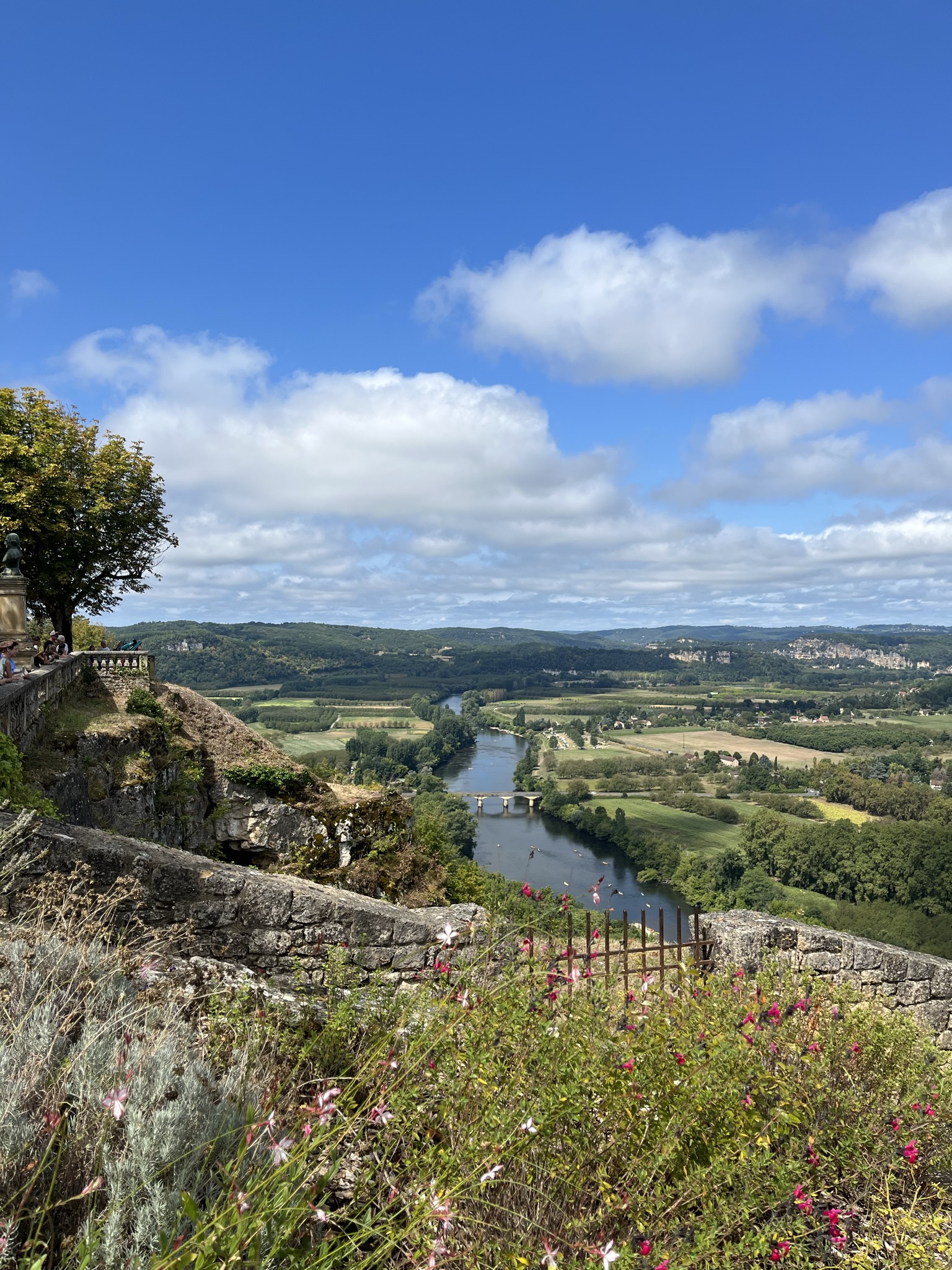 e long de le Dordogne en Perigord Noir
